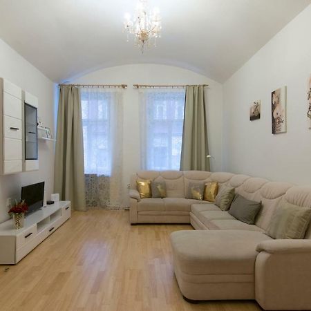 Spacious Apartment Near Wenceslas Square Praha Bagian luar foto