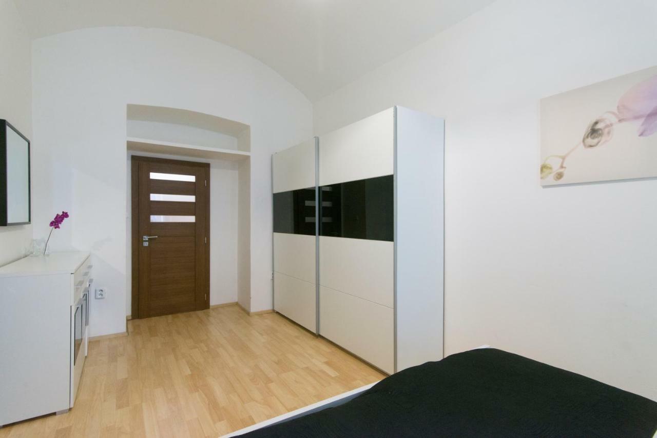 Spacious Apartment Near Wenceslas Square Praha Bagian luar foto