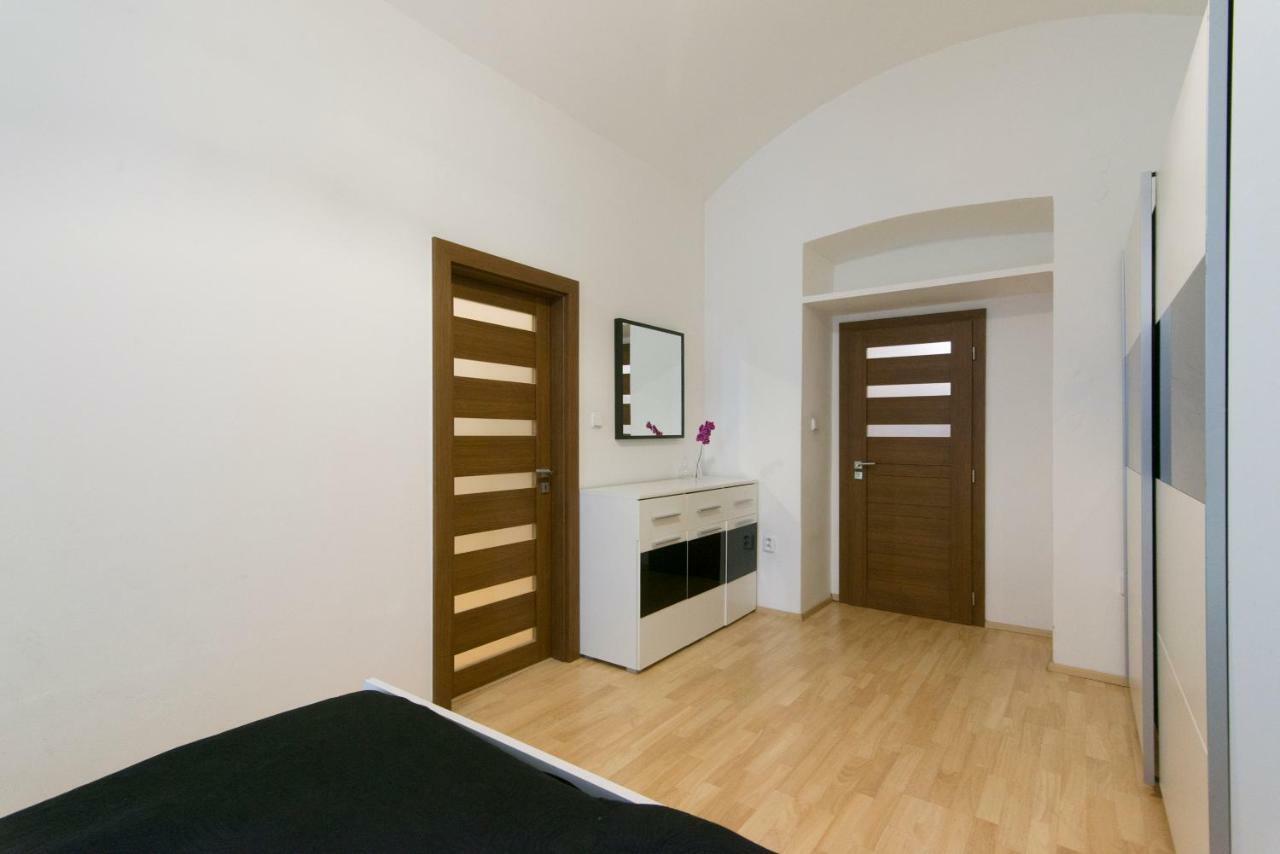 Spacious Apartment Near Wenceslas Square Praha Bagian luar foto